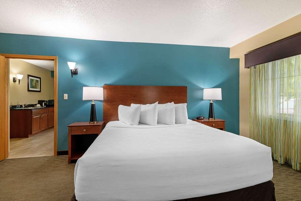 Best Western Plus Plattsburgh Oda fotoğraf